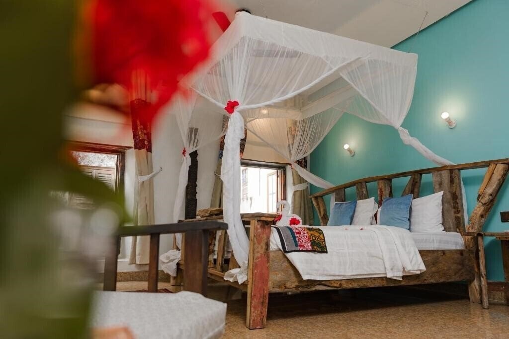 Фото Emerald Palm Courtyard Hotel 3*