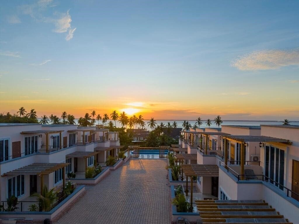 Отель Royal Apartments 4*