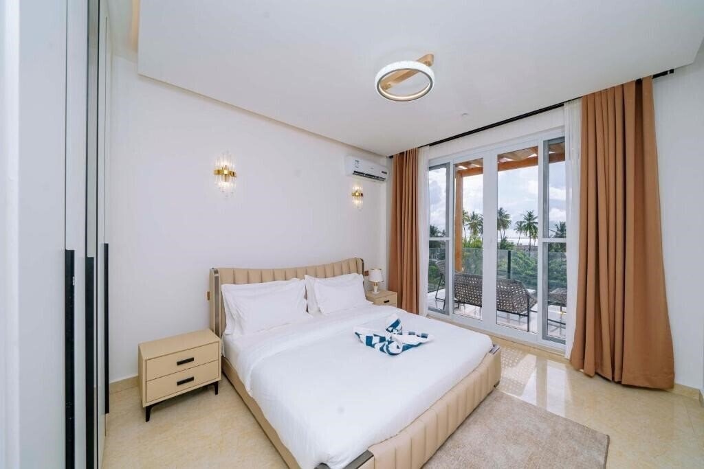 Фото Royal Apartments 4*