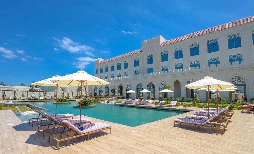 Готель Golden Tulip Zanzibar Airport 4*