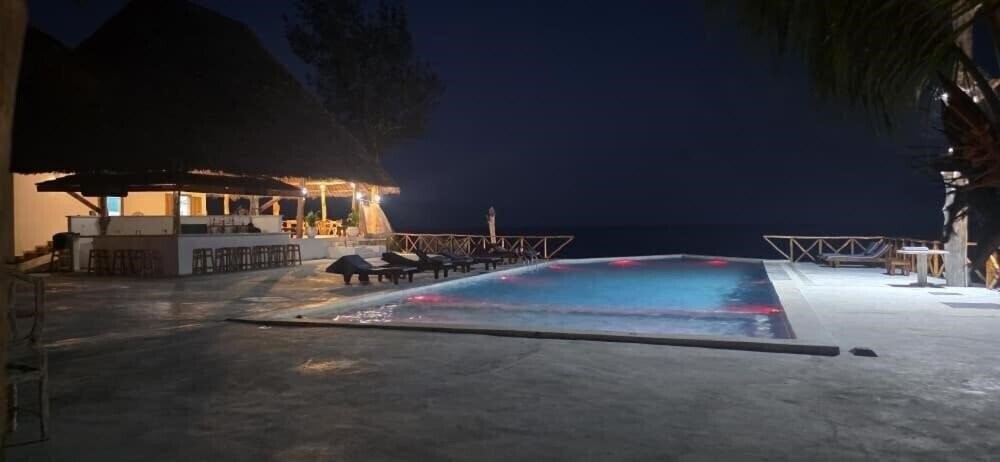 Изображение 1Zi Beachfront Resort 4*