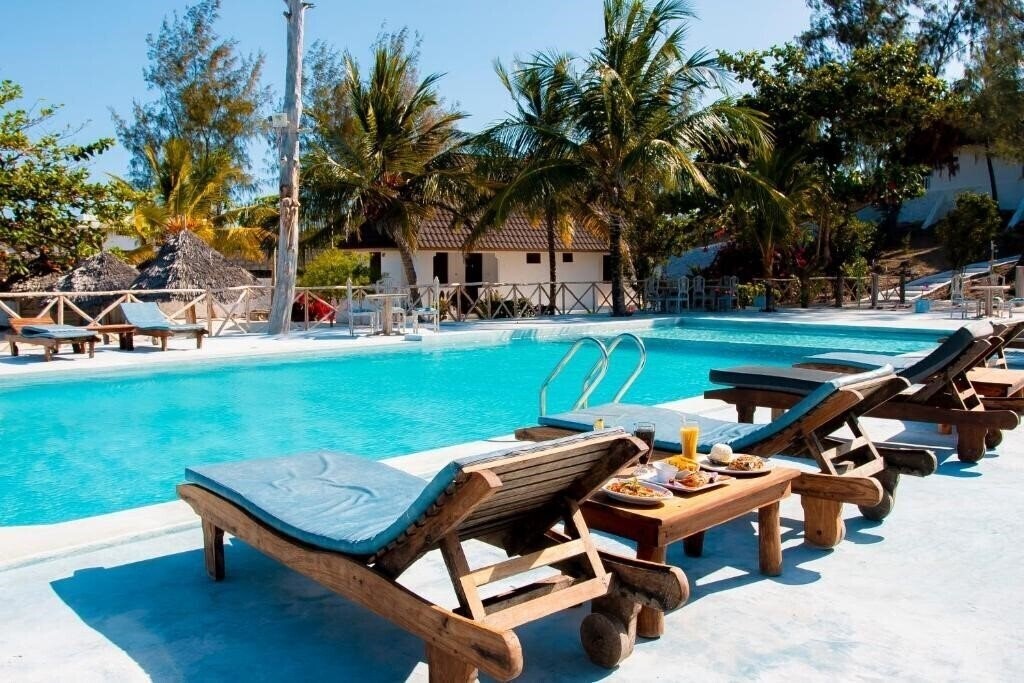 Отель 1Zi Beachfront Resort 4*
