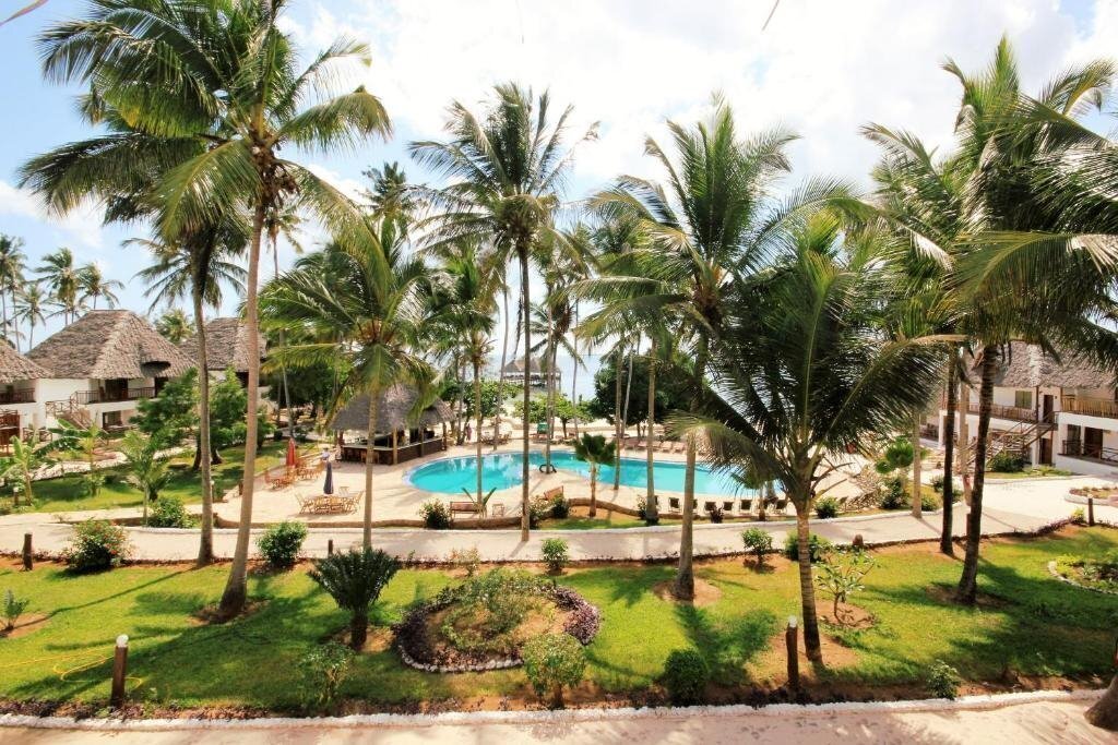 Отель Paradise Beach Resort 4*