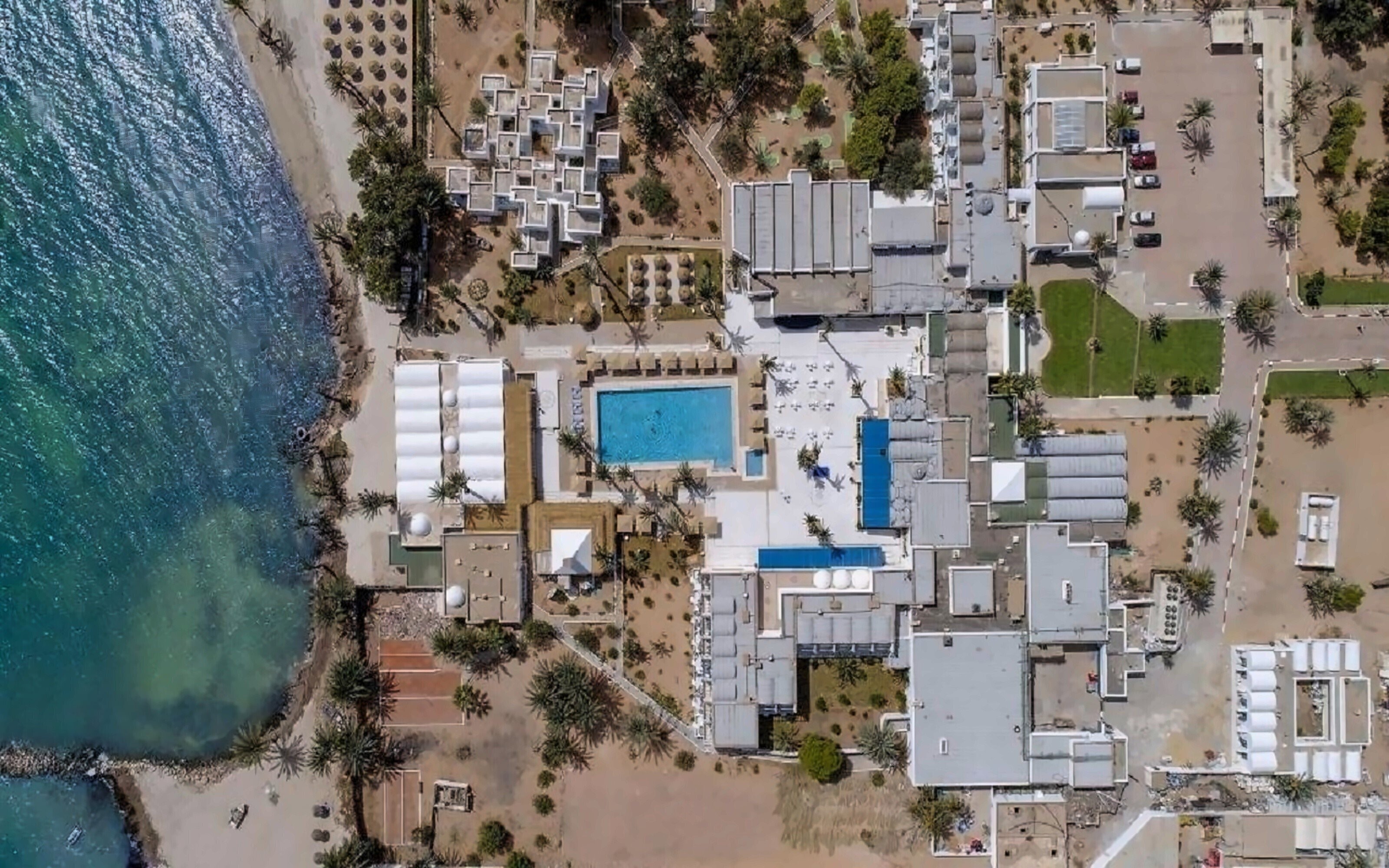 Отель Hari Club Beach Resort 4*