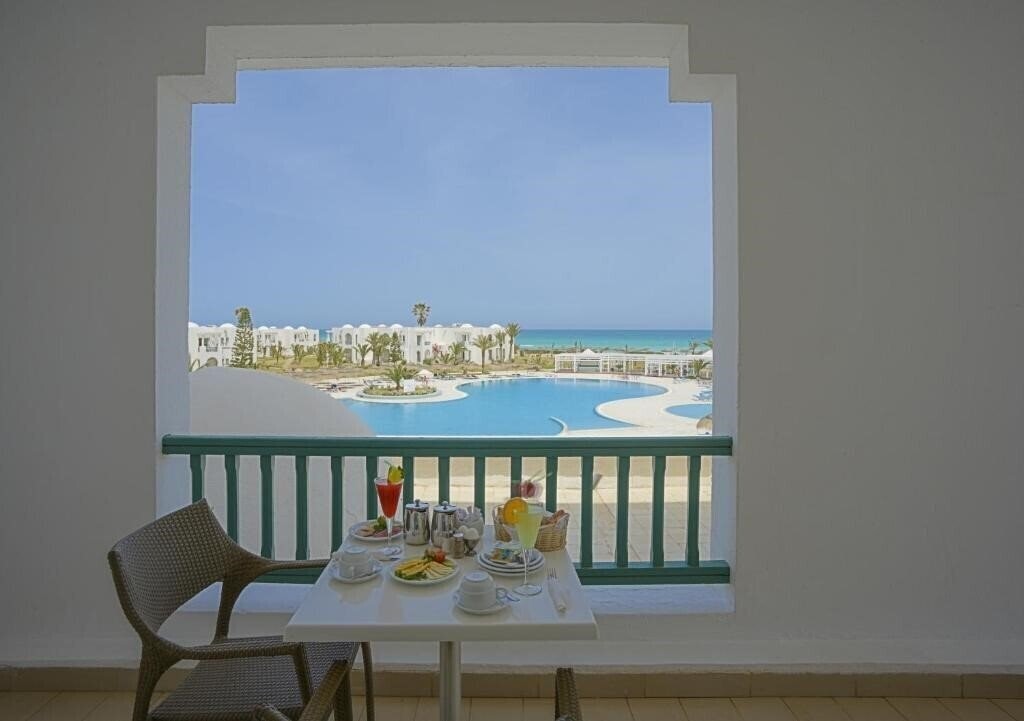 Фото Vincci Helios Beach 4*