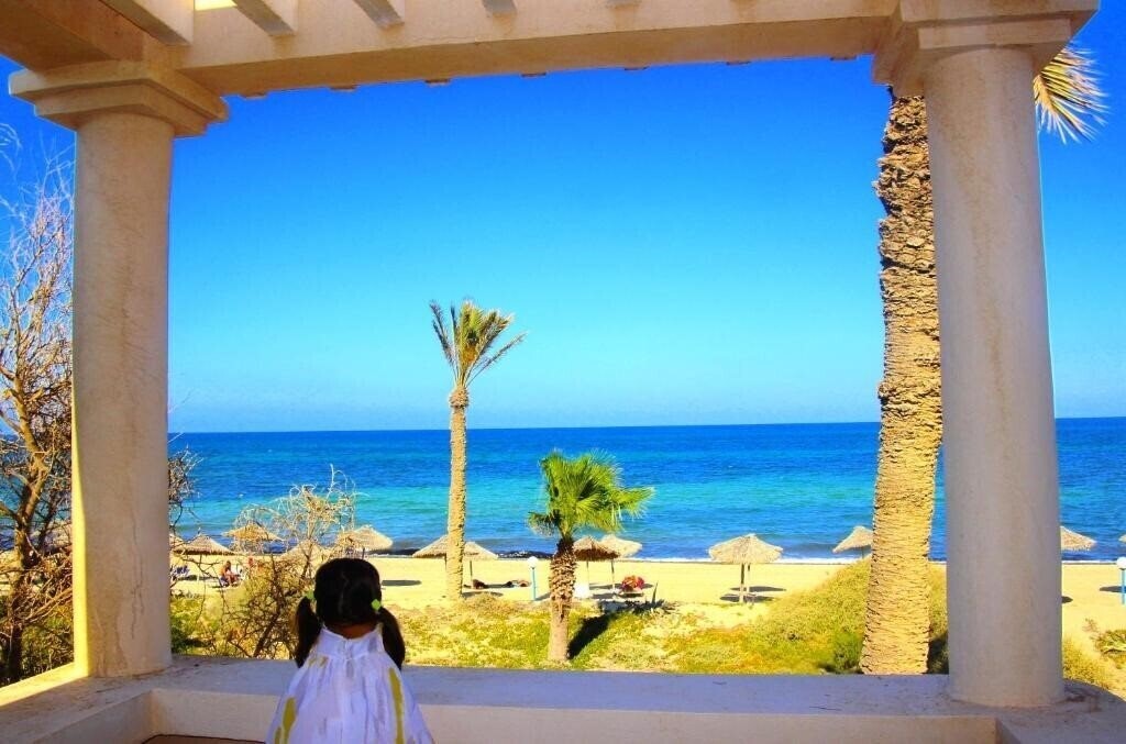 Отель Zita Beach Resort 4*