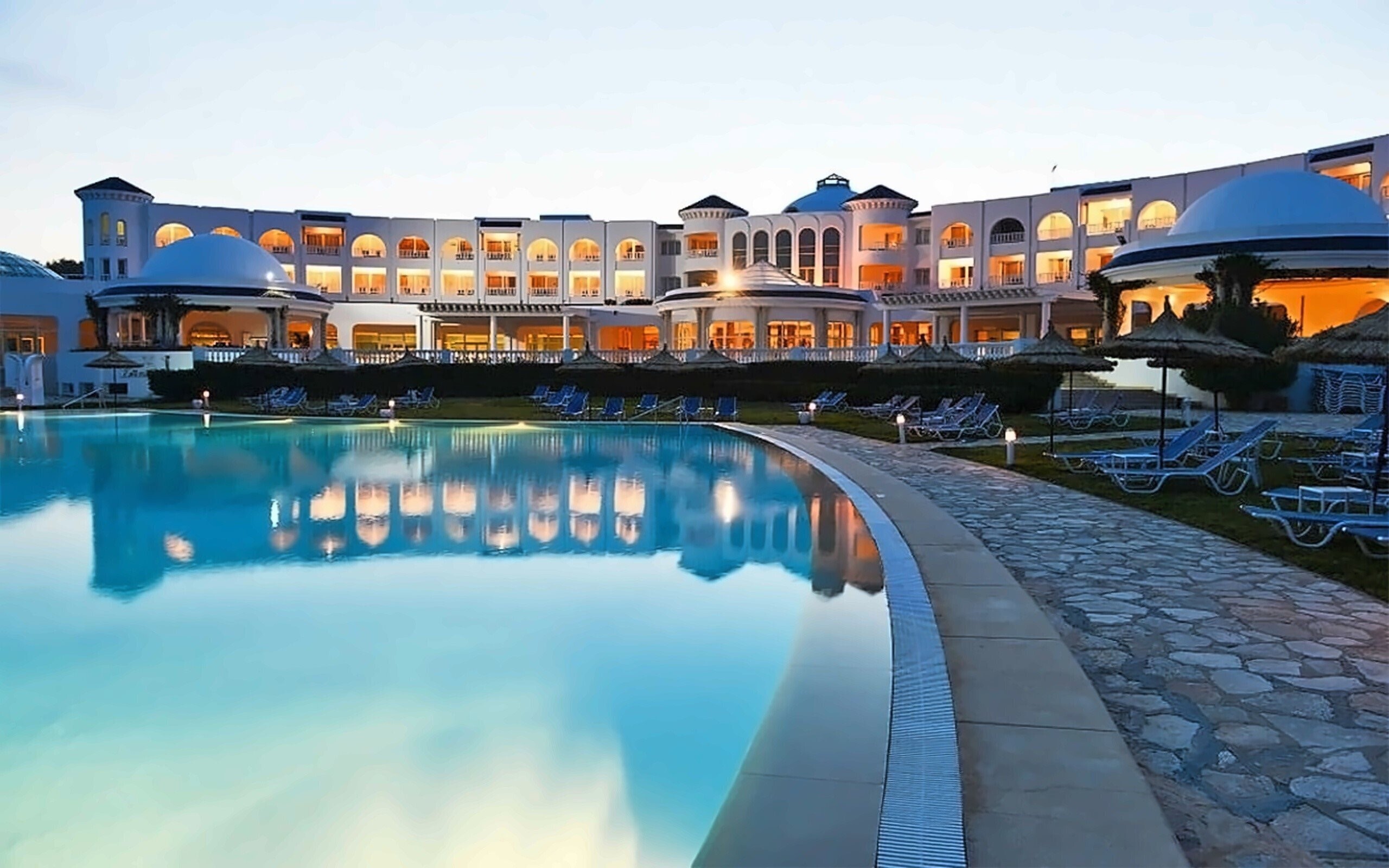 Готель Golden Tulip Taj Sultan 5*