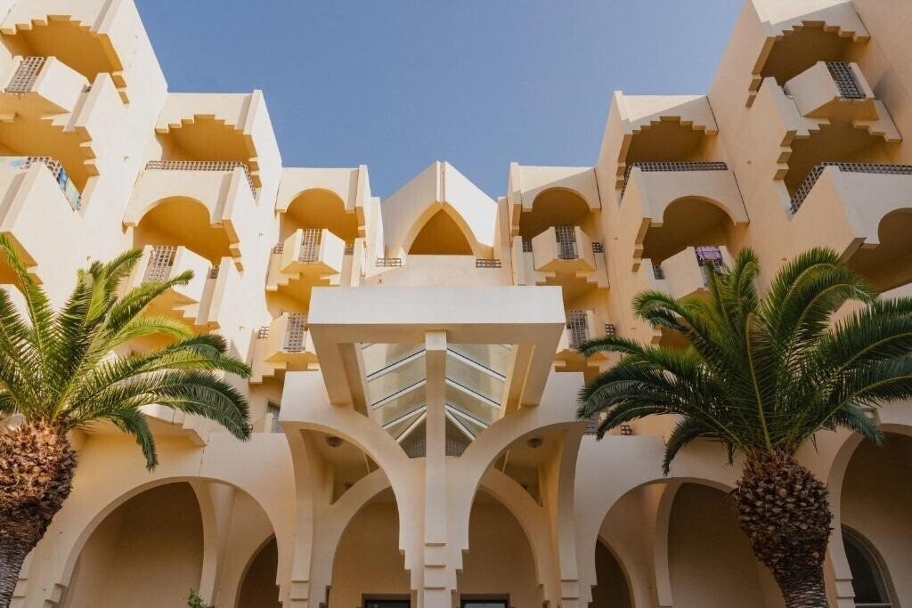 Отель Nahrawess Resort & Thalasso 4*