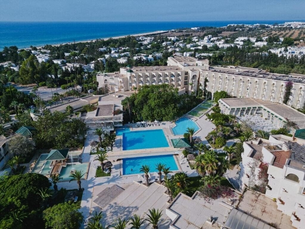Готель Nahrawess Resort & Thalasso 4*