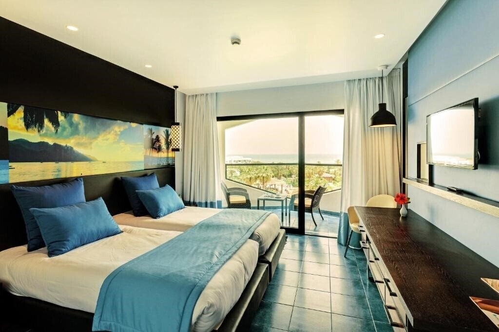 Фото Phenicia Hotel 4*