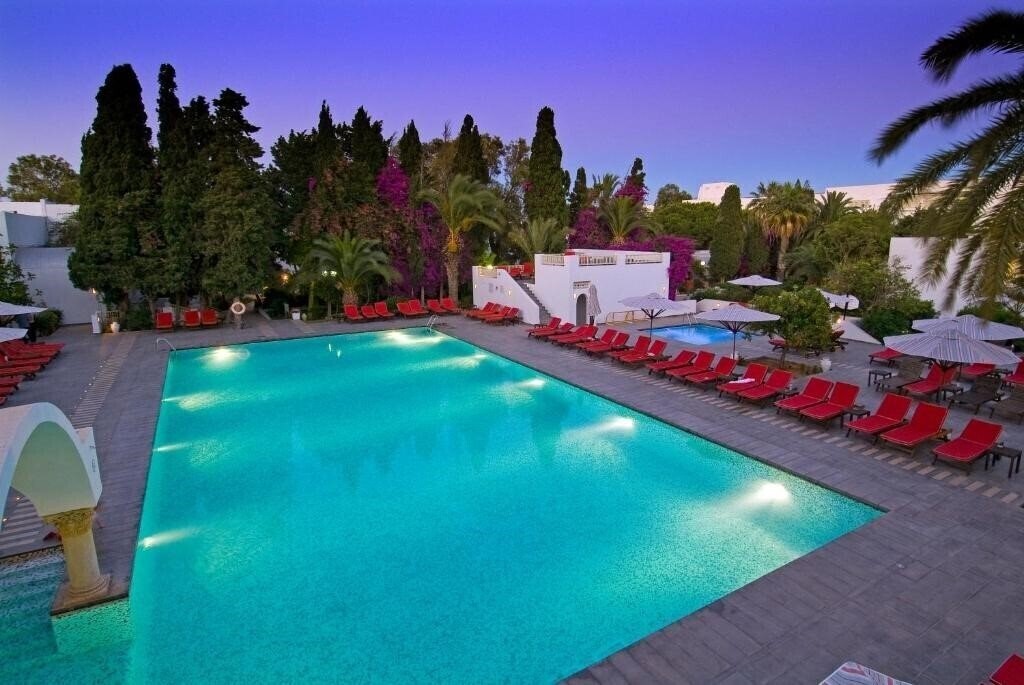 Готель The Orangers Beach Resort & Bungalows 4*