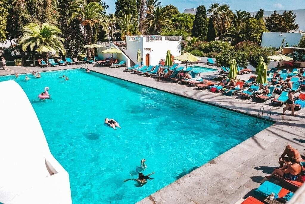 Зображення The Orangers Beach Resort & Bungalows 4*