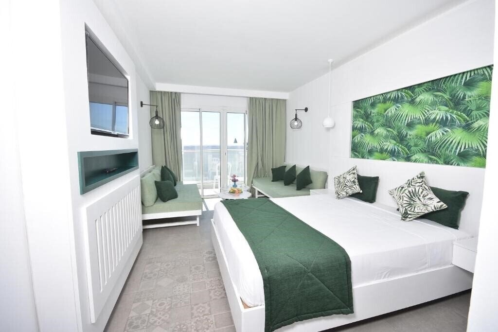 Фотография Amber El Fell 4*