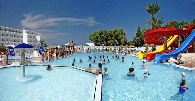 Отель Daphne Club Skanes Beach 4*