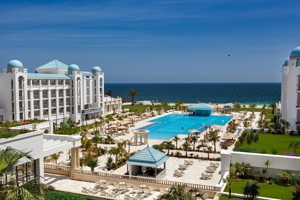 Готель Concorde Green Park Palace 5*