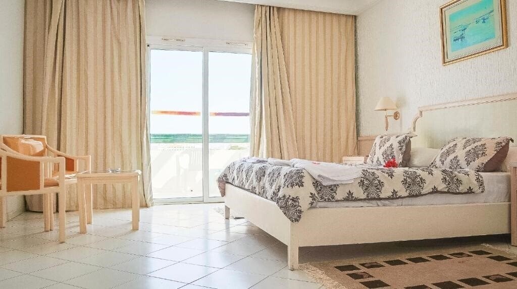Фото Royal Jinene 4*