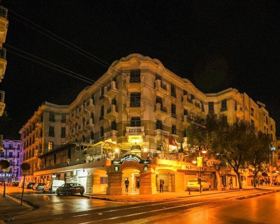 Готель Hotel Majestic 4*