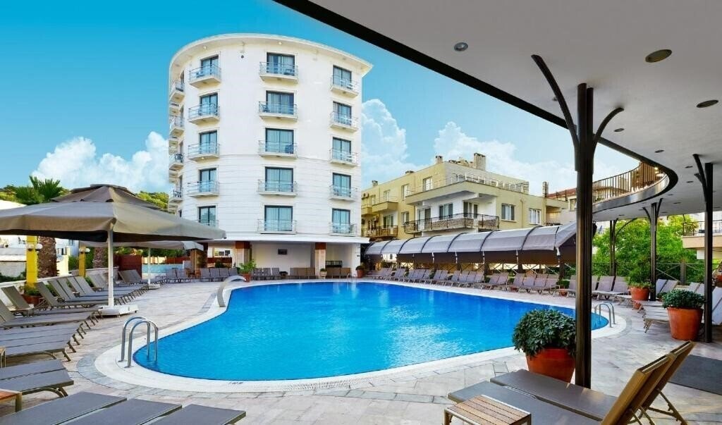 Отель Ayvalik Cinar Hotel 3*