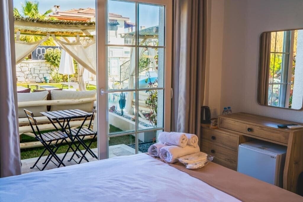 Фотографія La Mira Suites Otel Alacatı 3*