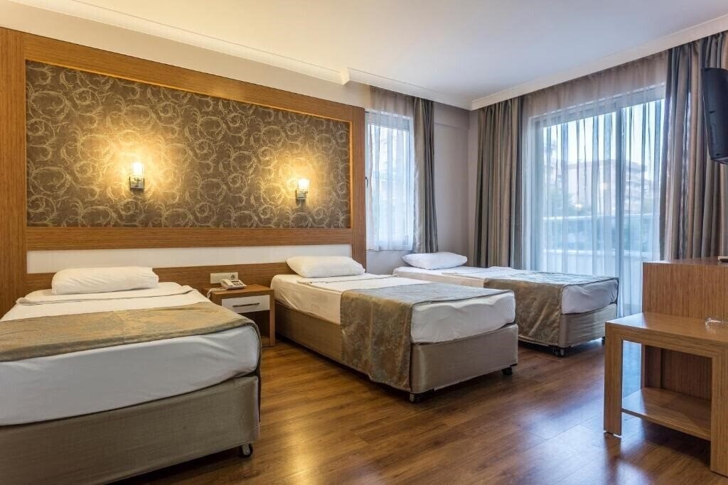 Фото Lonicera City Hotel 3*