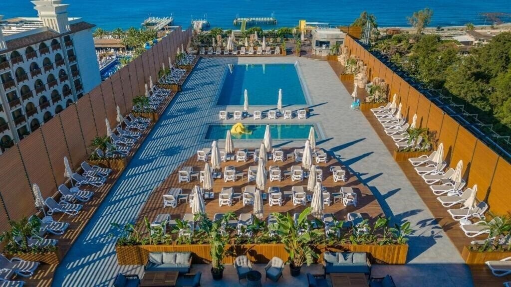 Готель Bera Alanya Hotel 5*