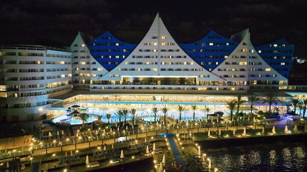 Готель Orange County Resort Hotel Alanya (ex. Vikingen Quality Resort) 5*