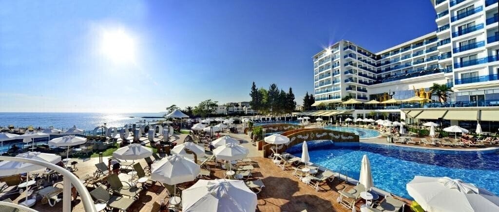 Фото Azura Deluxe Resort & SPA 5*