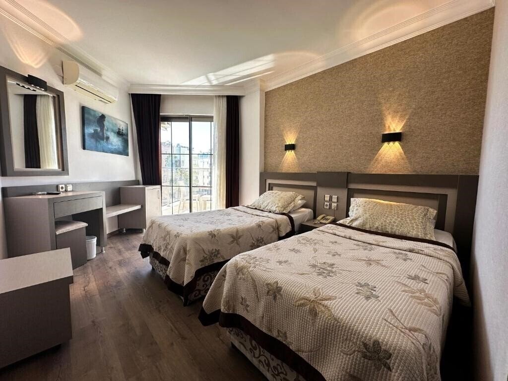Готель Monte Carlo Hotel 4*