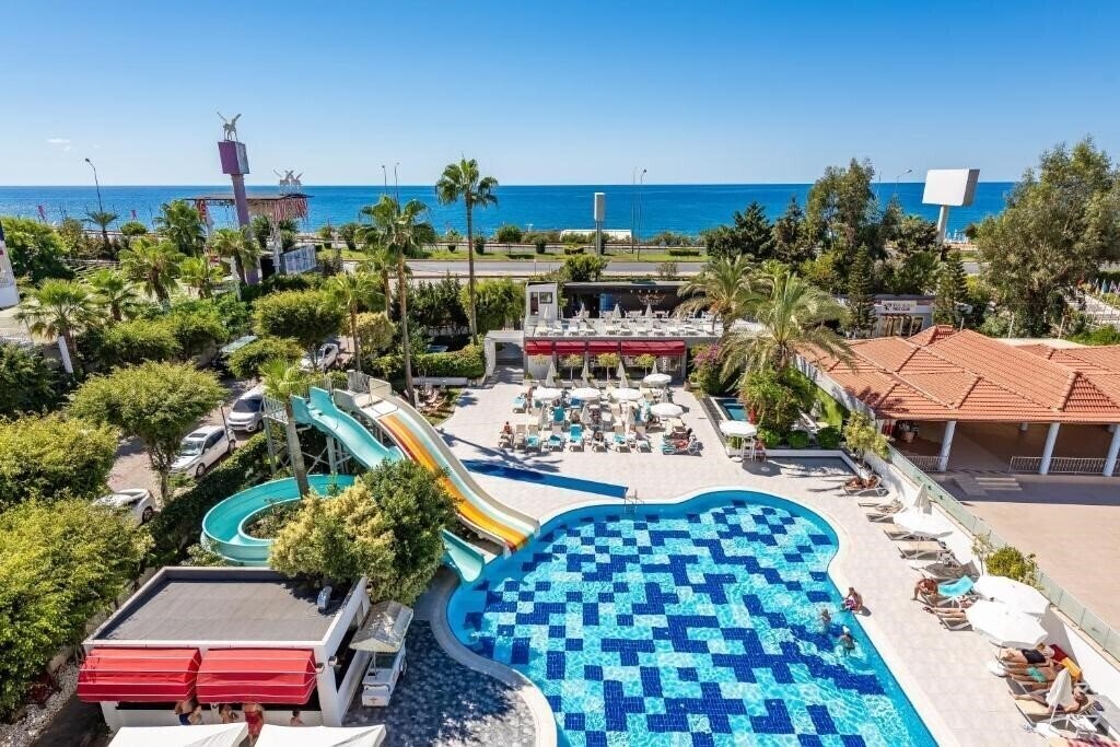 Отель White City Beach Hotel 4*