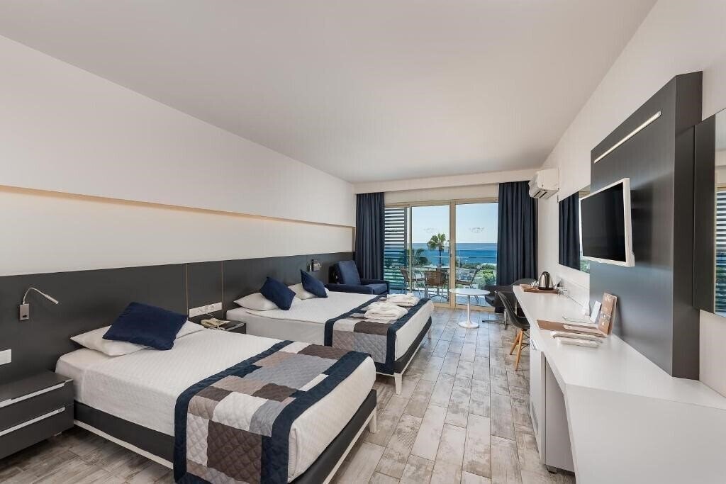 Фото White City Beach Hotel 4*