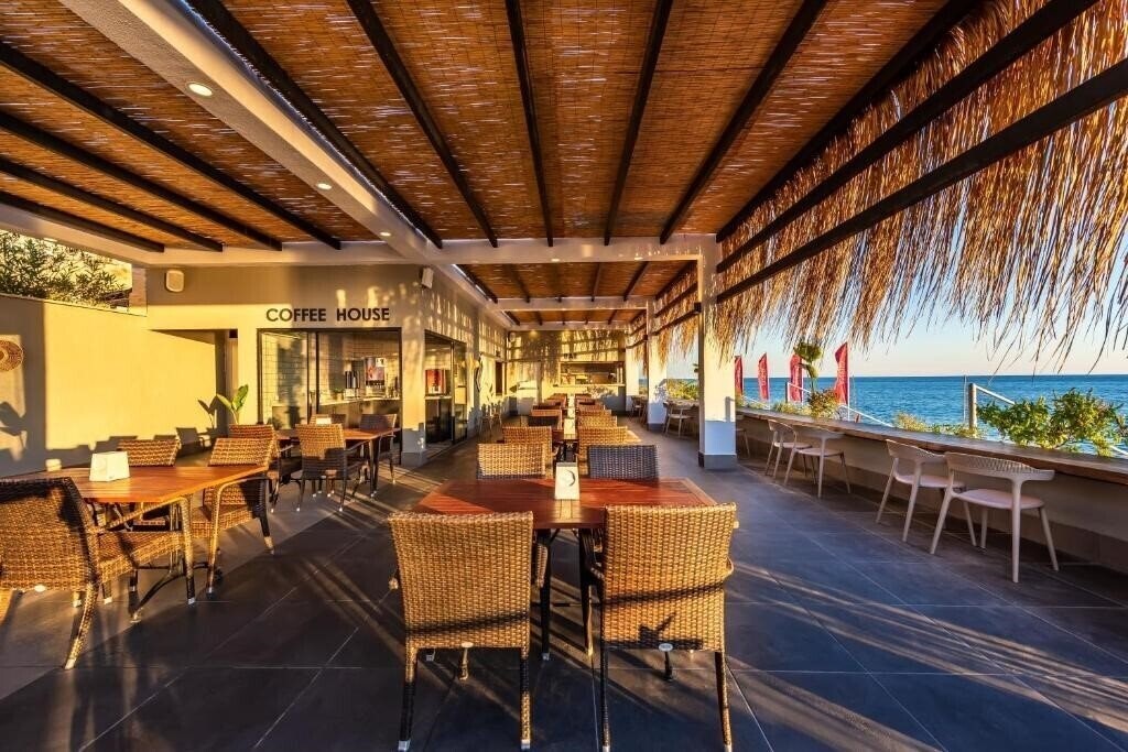 Фотография White City Beach Hotel 4*