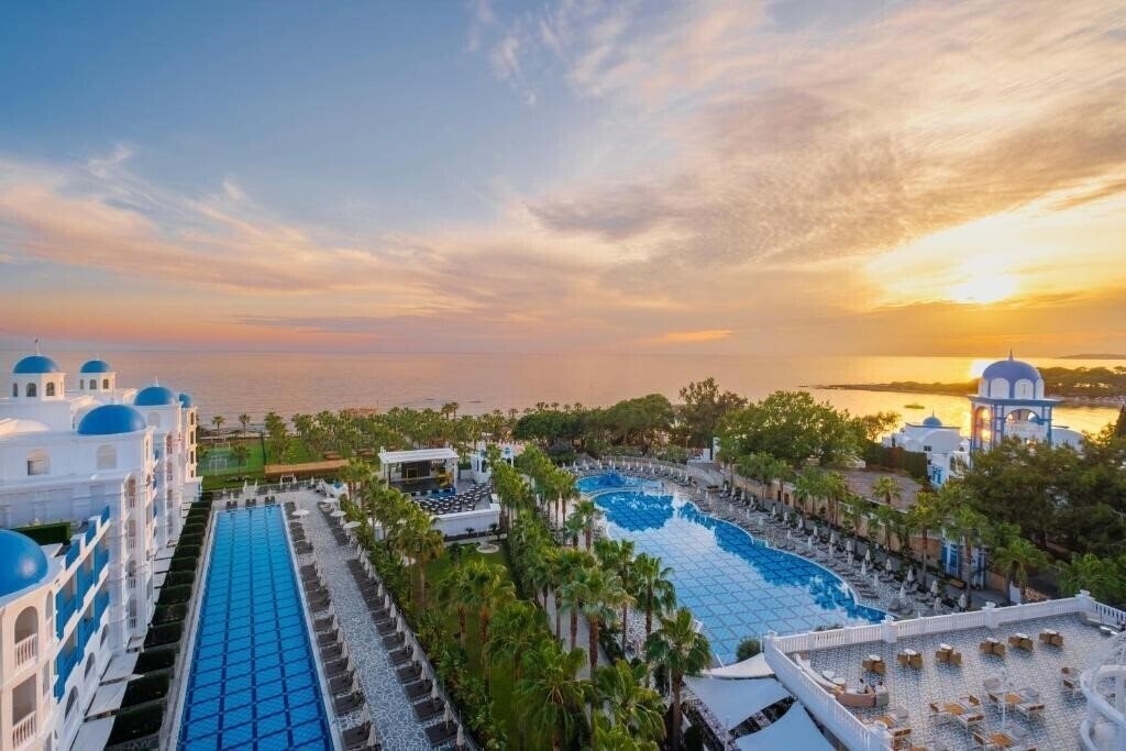Готель Rubi Platinum SPA Resort & Suites 5*