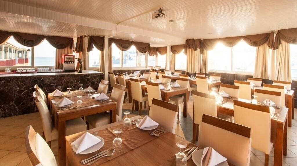 Отель Galaxy Beach Hotel 4*