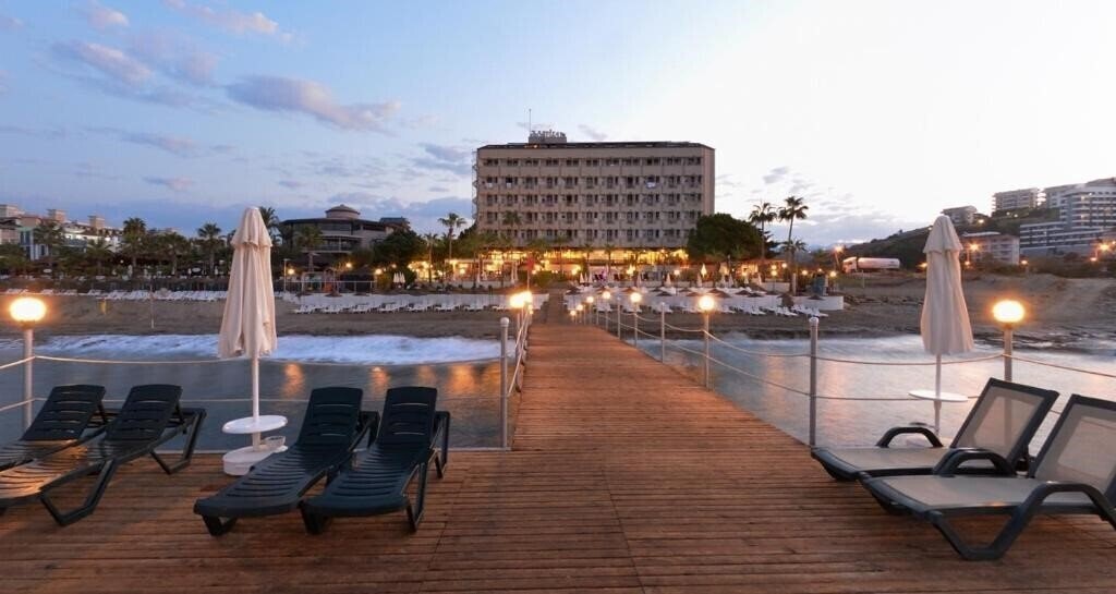 Отель Anitas Hotel 4*