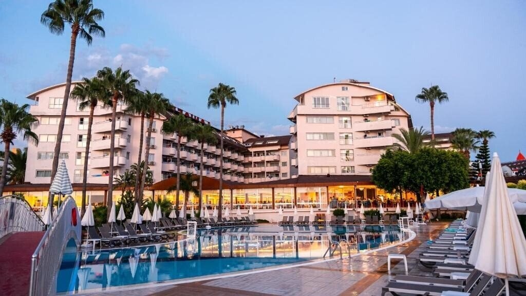Отель Lonicera World 4*