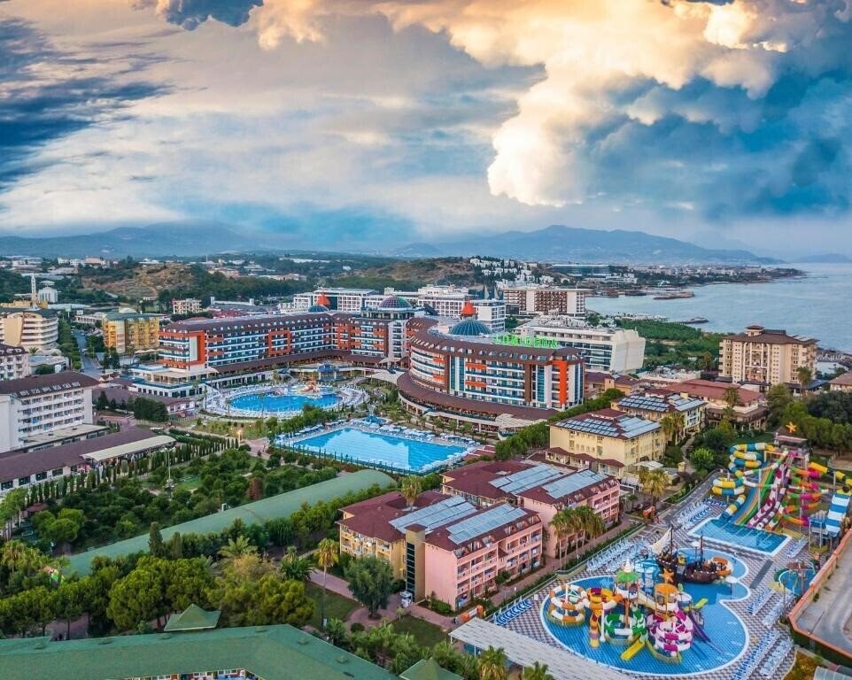 Готель Lonicera Resort & SPA 5*