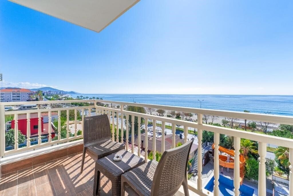 Отель Sey Beach Hotel & SPA 4*