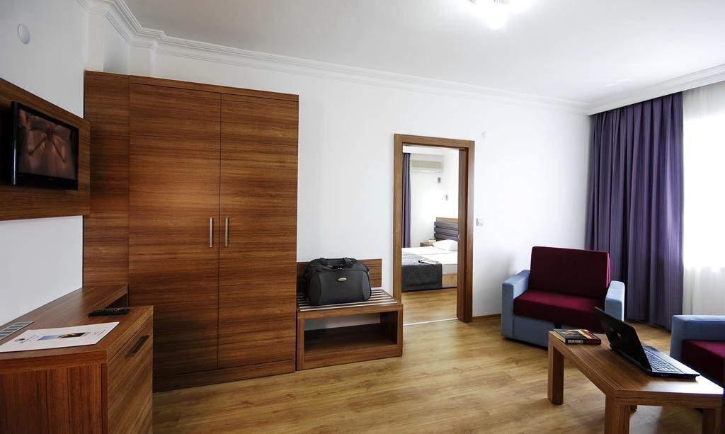 Фотографія Sealine Hotel (ex. Bonapart Sealine Hotel) 3*