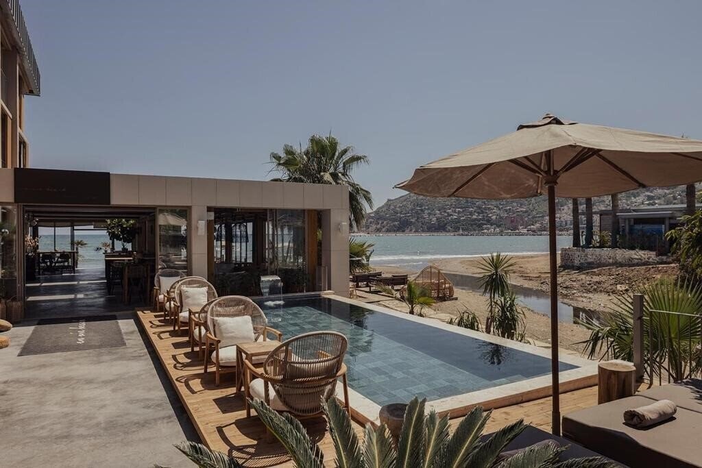 Отель En Vie Beach Boutique Hotel 3*