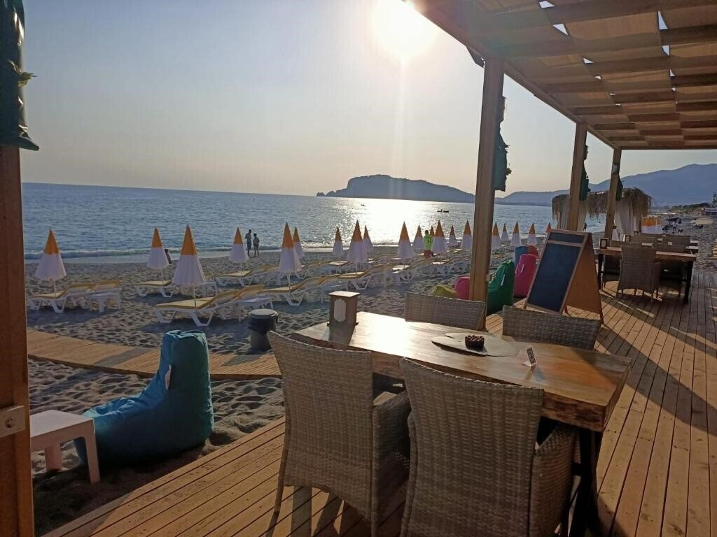 Отель Bora Bora Boutique Hotel 3*