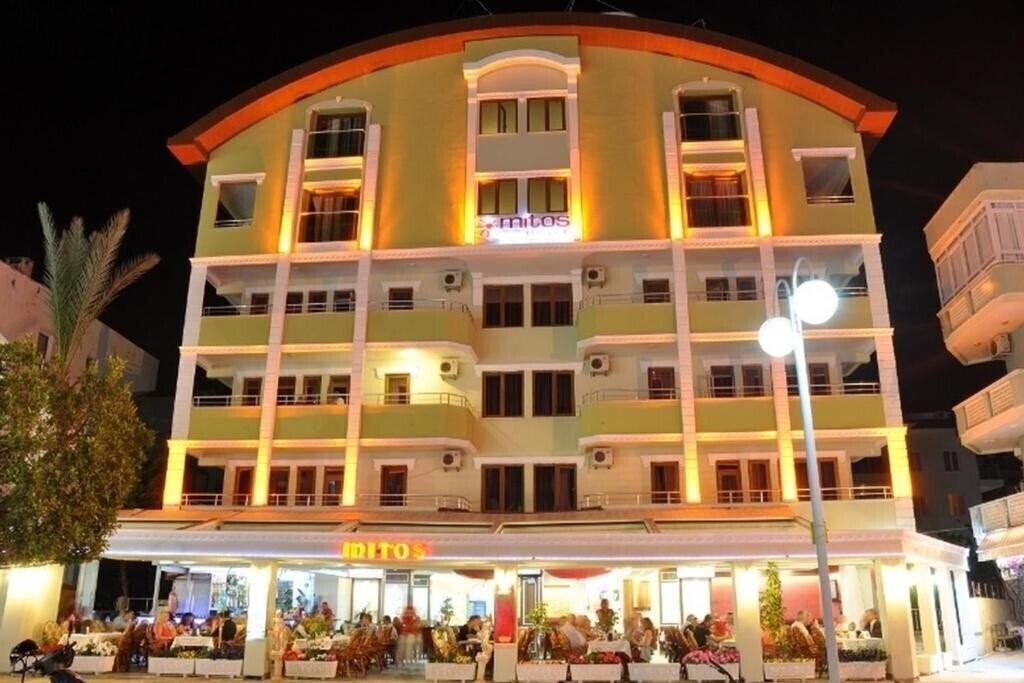 Отель Mitos App & Hotel 3*