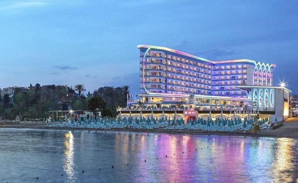 Отель Granada Luxury Beach 5*