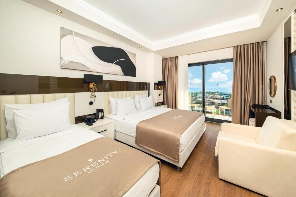 Фото Serenity Queen Hotel 5*