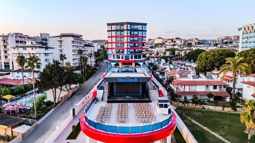 Готель Granada Luxury Red 5*