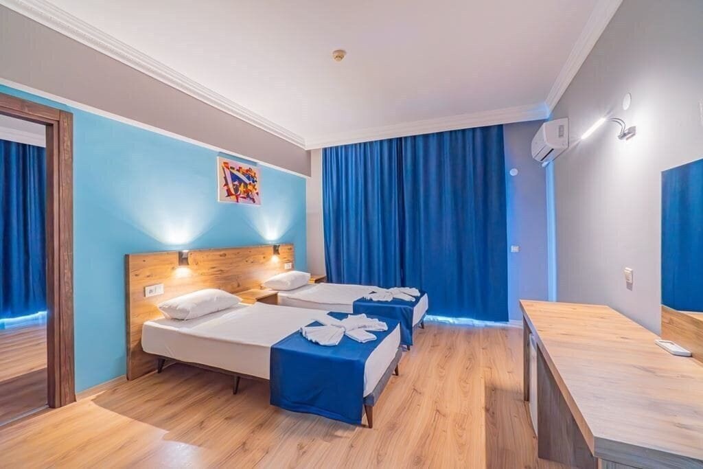 Отель Pyxis Point Hotel 4*