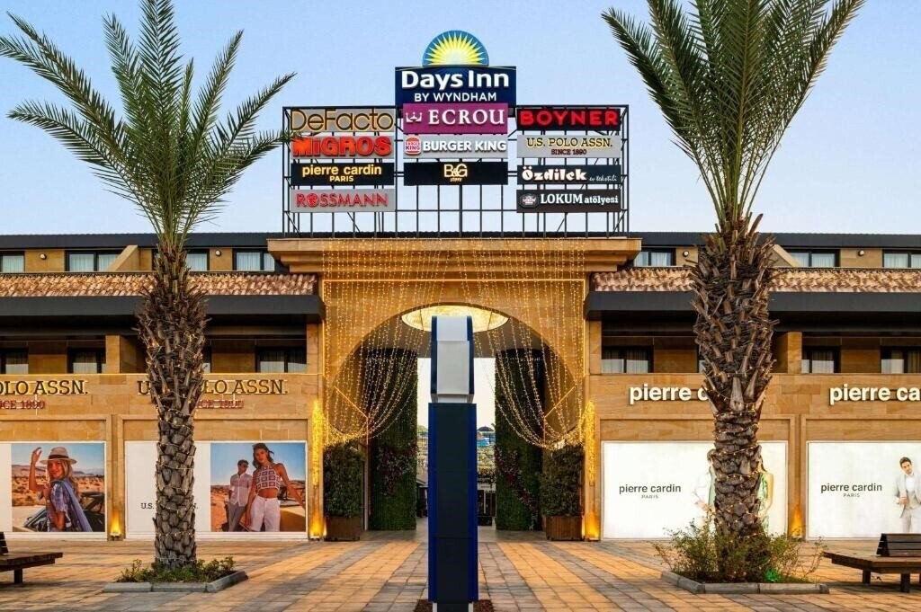Отель Days Inn by Wyndham Alanya 3*