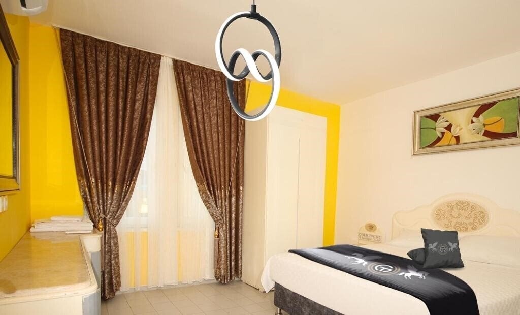 Фото Gold Twins Boutique Hotel 3*