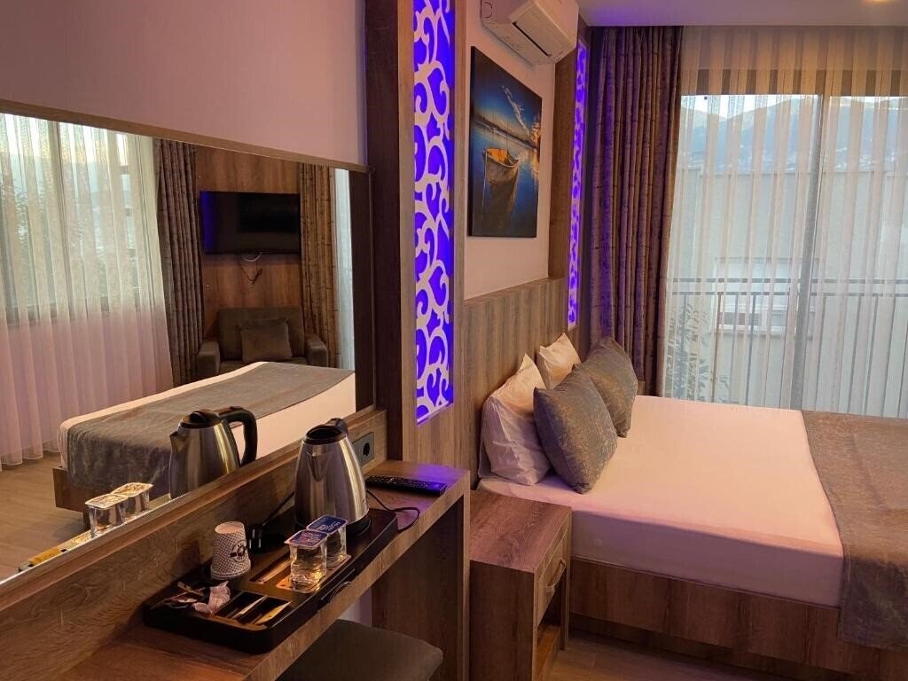 Фото Castle Light Boutique Hotel 3*