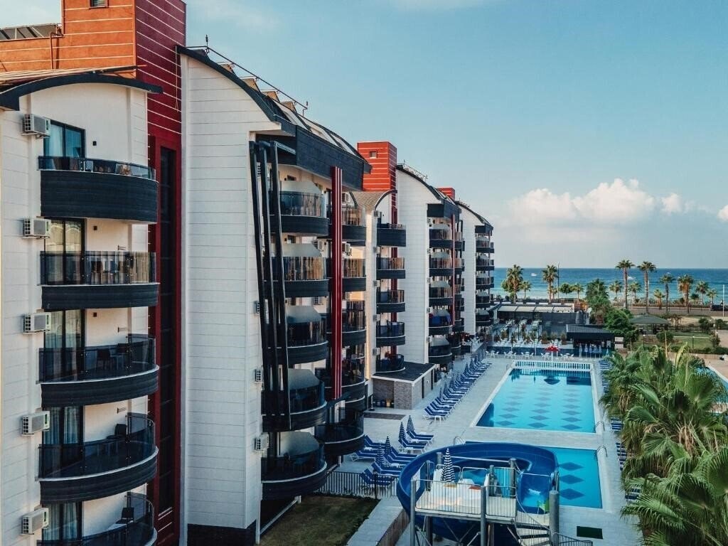 Отель Grand Uysal Beach & Spa Hotel (ex. Grand Uysal Family Suite) 4*