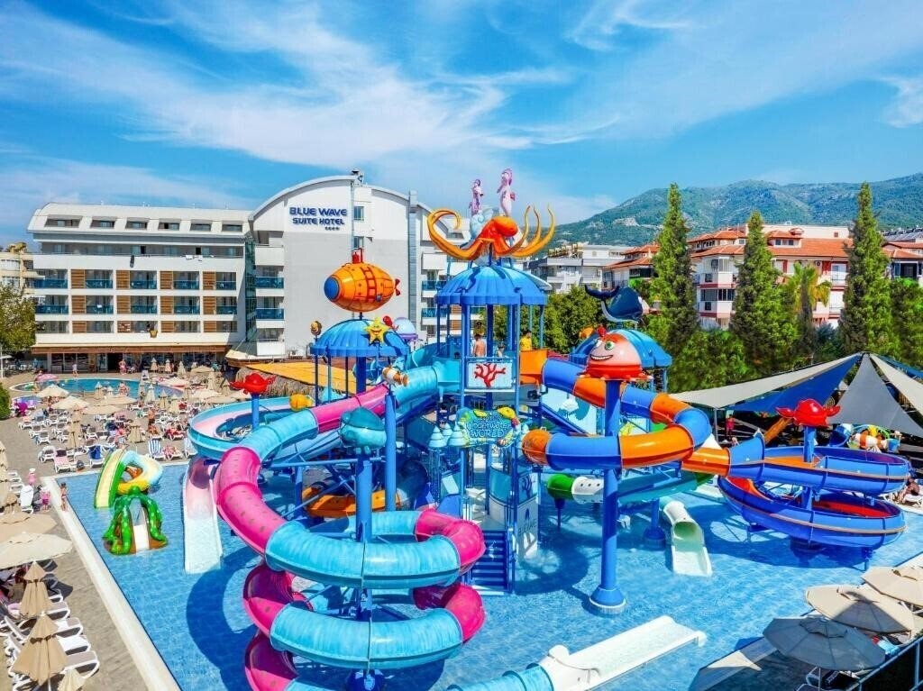 Отель Blue Wave Hotel (ex. Blue Wave Suite Hotel, Bluewave Suite Hotel) 4*